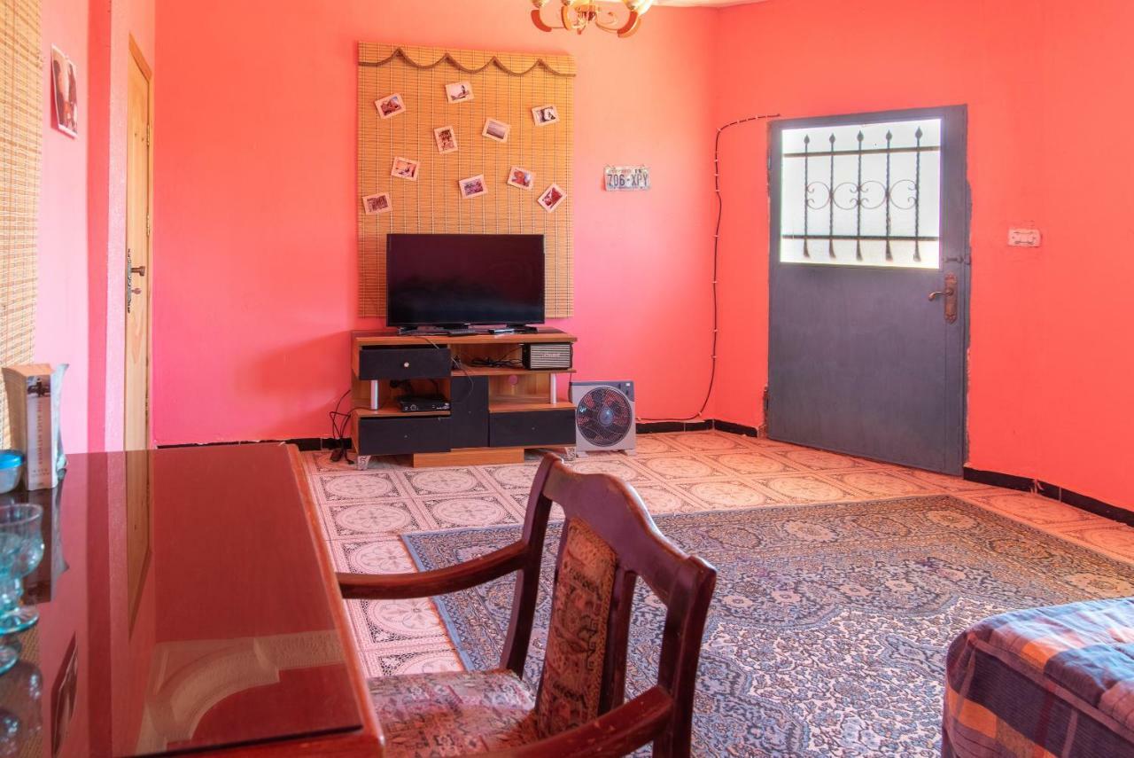 Bed and Breakfast Bedouin Pink Ecohouse Wadi Musa Exterior foto